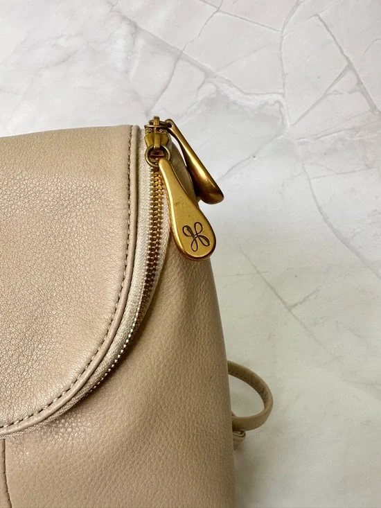 HOBO Fern Crossbody Bag - Pebbled Leather - Sandstorm / Taupe - Picture 6 of 7